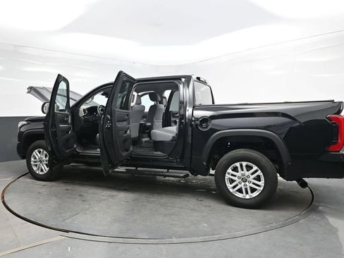 Used 2022 Toyota Tundra SR5 AWD/4WD image 36