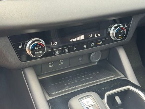 New 2025 Mitsubishi Outlander SE image 29