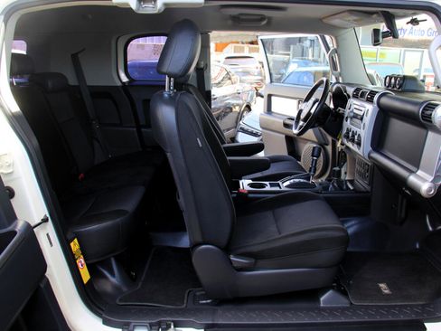 Used 2010 Toyota FJ Cruiser 4WD image 23