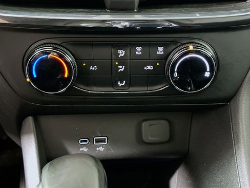 Used 2025 Buick Encore GX Preferred image 24