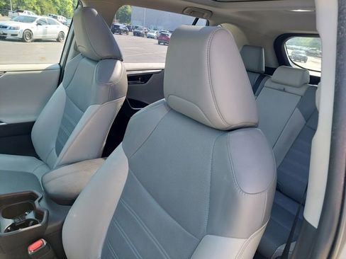 Used 2019 Toyota RAV4 Limited AWD/4WD image 19