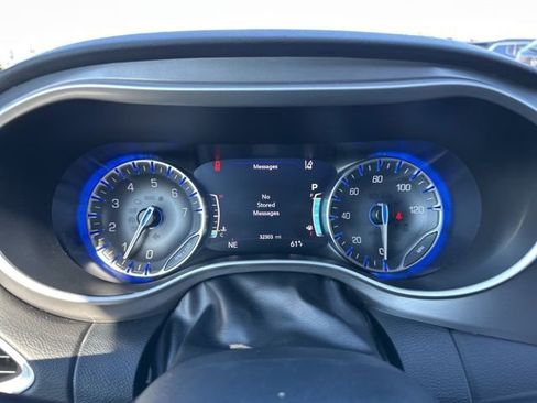 Used 2025 Chrysler Pacifica Select FWD image 18