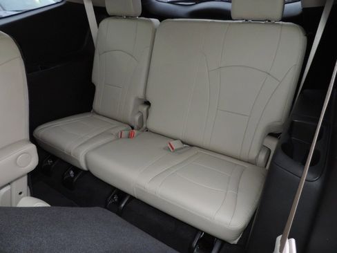 Used 2018 Buick Enclave Essence FWD image 21