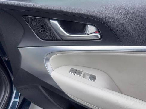 Used 2025 Genesis G70 2.5T image 50