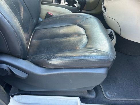 Certified 2020 Chrysler Pacifica Touring-L image 31