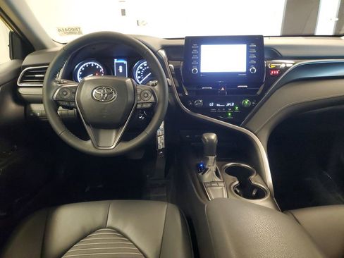 Used 2023 Toyota Camry SE image 9