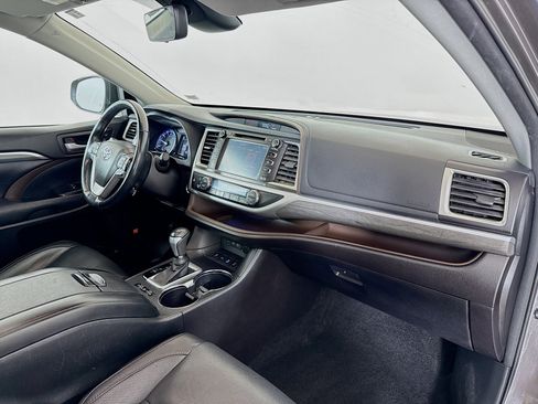 Used 2018 Toyota Highlander Limited Platinum image 31