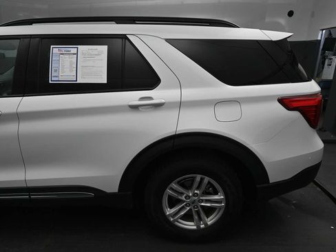 Used 2023 Ford Explorer XLT AWD/4WD image 15
