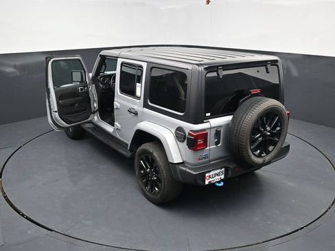 Used 2023 Jeep Wrangler Unlimited Sahara w/ Cold Weather Group AWD/4WD image 43