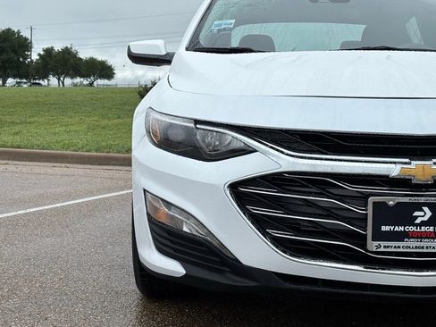 Used 2025 Chevrolet Malibu LT FWD image 4