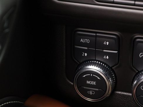 Used 2024 GMC Yukon Denali Ultimate AWD/4WD image 37