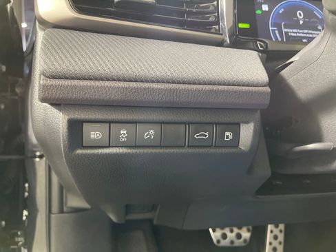 Used 2025 Toyota Camry SE FWD image 29
