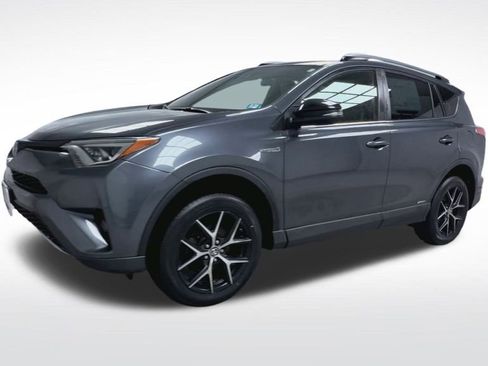 Used 2018 Toyota RAV4 SE image 4