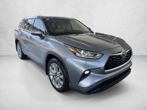 Used 2020 Toyota Highlander Limited image 3