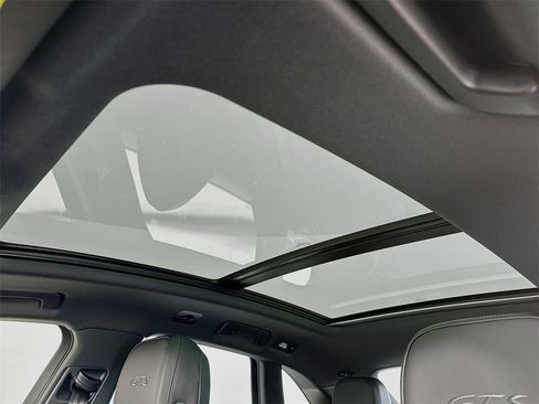 New 2026 Porsche Macan GTS image 25