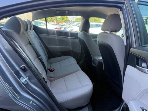 Used 2019 Hyundai Elantra SE FWD image 12