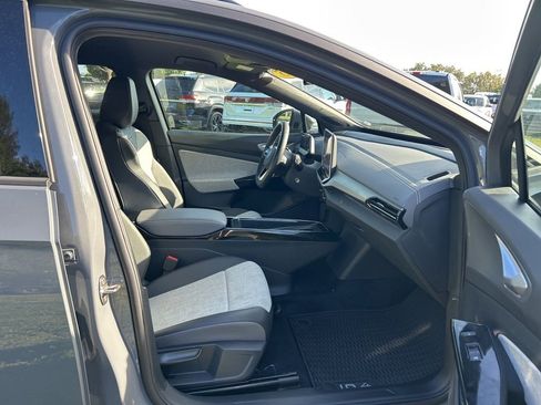 Certified 2025 Volkswagen ID.4 Pro image 33
