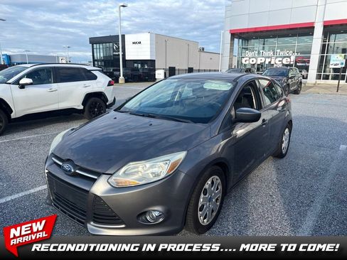 Used 2012 Ford Focus SE FWD image 1