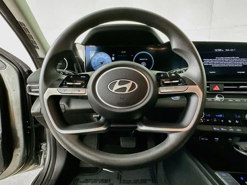 Used 2024 Hyundai Elantra SEL FWD image 15