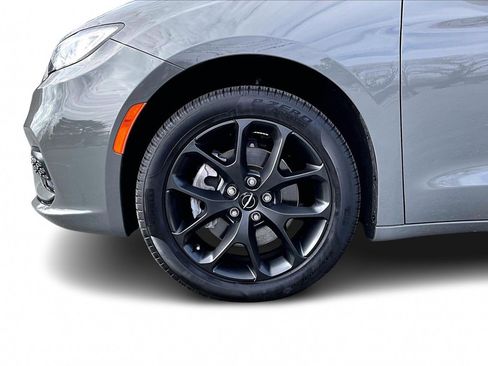 Used 2023 Chrysler Pacifica Limited w/ S Appearance Package image 33