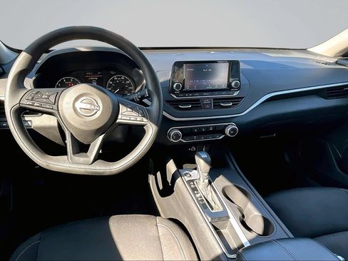 Used 2024 Nissan Altima 2.5 S FWD image 8