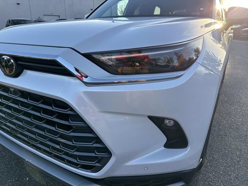 Used 2024 Toyota Grand Highlander AWD Hybrid image 10