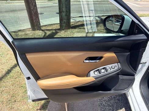 Used 2023 Nissan Sentra SV w/ SV Premium Package FWD image 9
