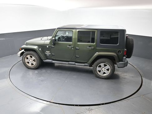 Used 2008 Jeep Wrangler Unlimited Sahara w/ Dual Top Group AWD/4WD image 16