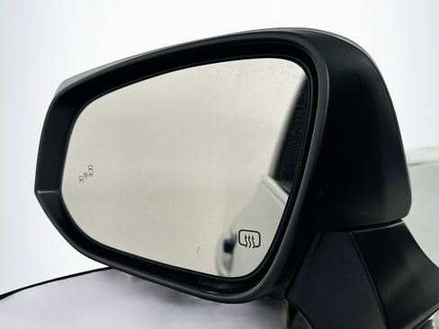 Used 2023 Toyota Highlander LE image 16