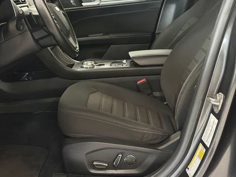 Used 2019 Ford Fusion SE FWD image 12