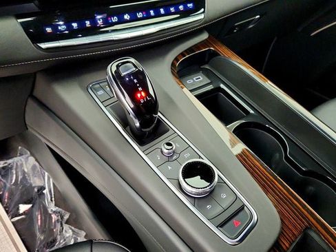 Used 2024 Cadillac Escalade ESV Luxury RWD image 15