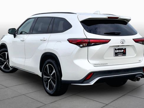 Used 2021 Toyota Highlander XSE FWD image 12