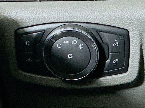 Used 2016 Ford F150 XLT image 10