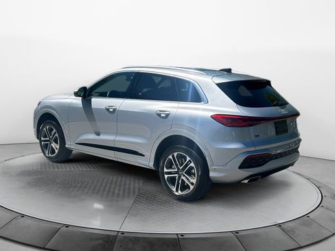 Certified 2025 Audi Q5 Premium w/ Convenience Package image 5