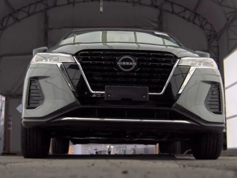 Used 2023 Nissan Kicks S FWD image 7
