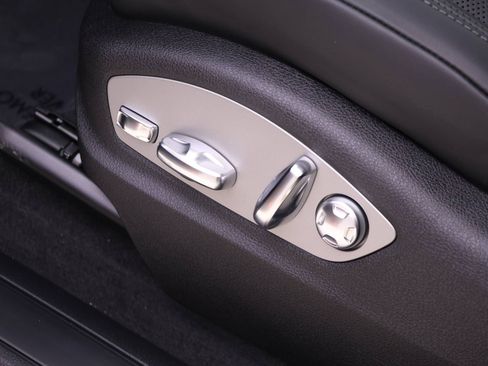Used 2025 Porsche Macan AWD/4WD image 20