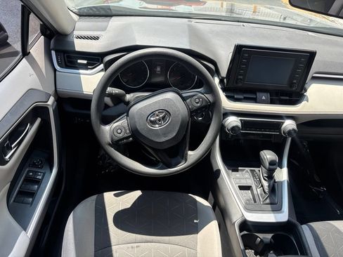 Used 2019 Toyota RAV4 XLE FWD image 5