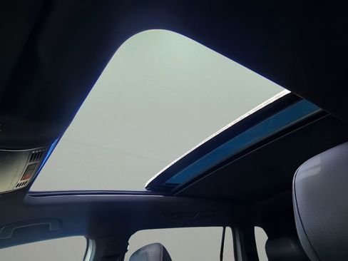 Used 2023 Volkswagen Tiguan SE R-Line image 25