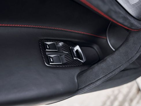 Used 2024 McLaren 750S image 41