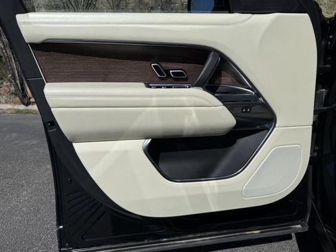 Certified 2023 Land Rover Range Rover SE image 12