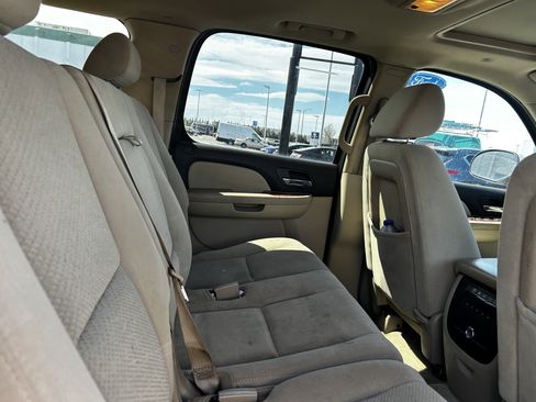 Used 2007 Chevrolet Suburban LT AWD/4WD image 11