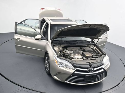 Used 2017 Toyota Camry XLE w/ Moonroof Package FWD image 25