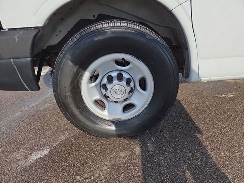 Used 2019 Chevrolet Express 3500 LS image 27