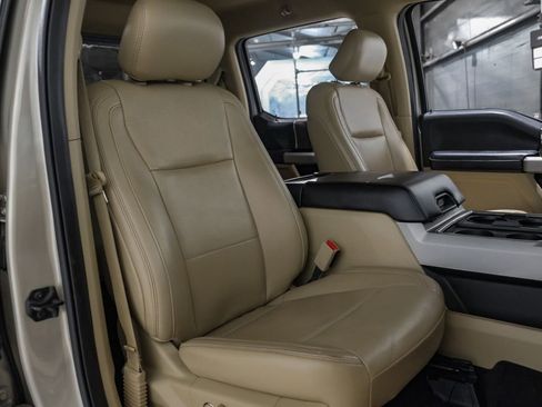 Used 2017 Ford F250 Lariat w/ Chrome Package image 33