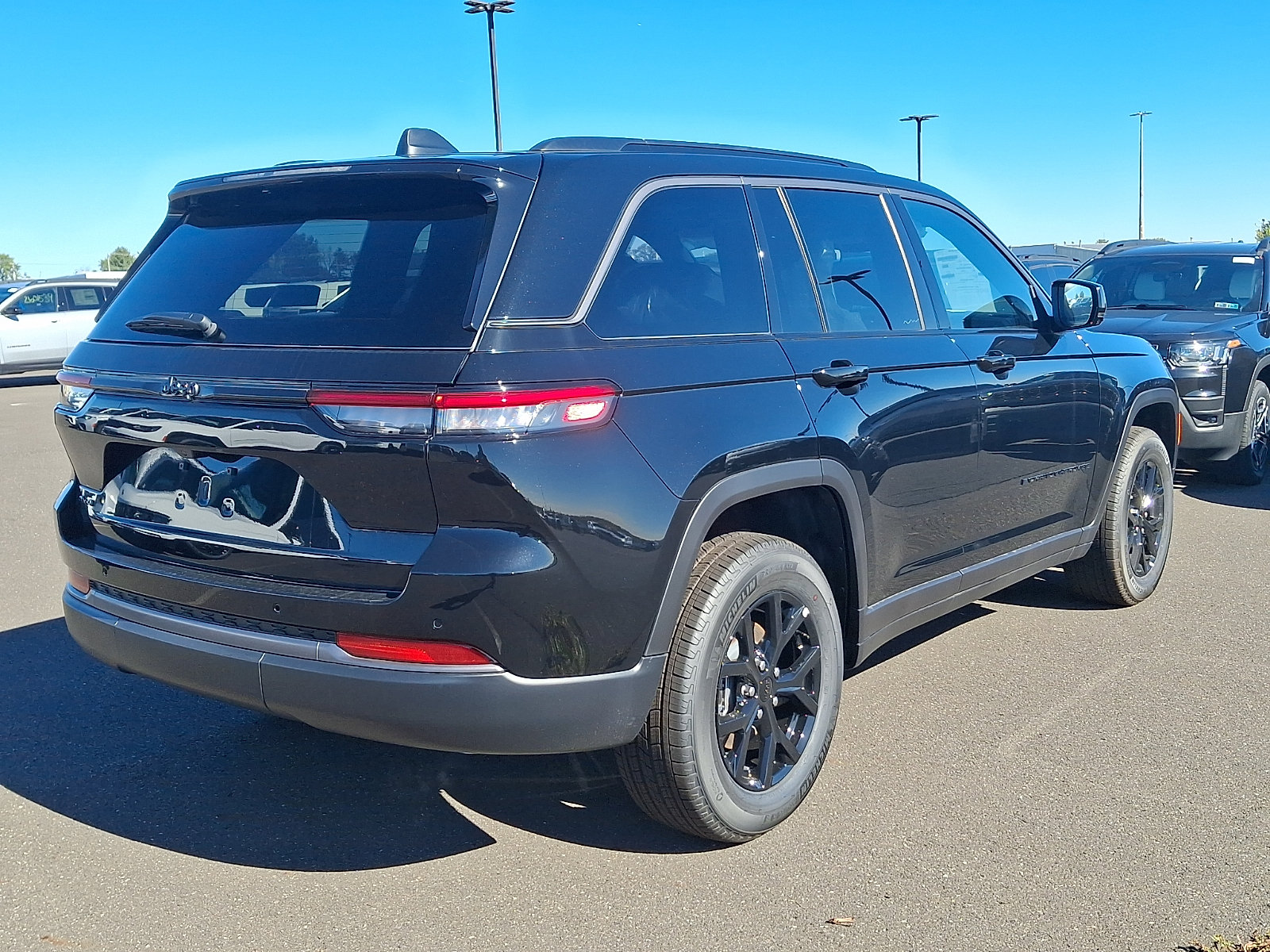 New 2026 Jeep Grand Cherokee Altitude AWD/4WD image 4