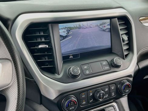 Used 2022 GMC Acadia SLE w/ Driver Convenience Package FWD image 14