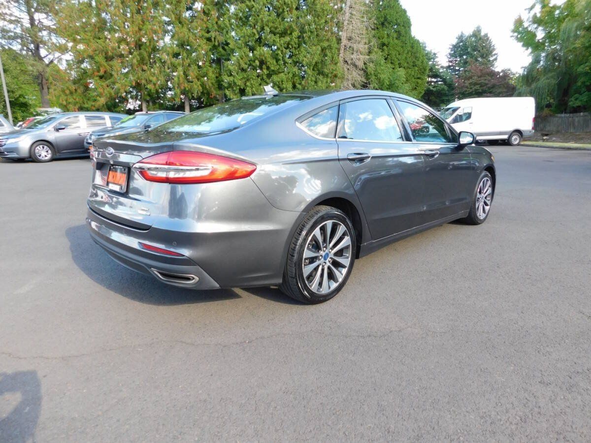 Used 2019 Ford Fusion SE AWD/4WD image 2