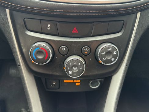 Used 2021 Chevrolet Trax LT image 24