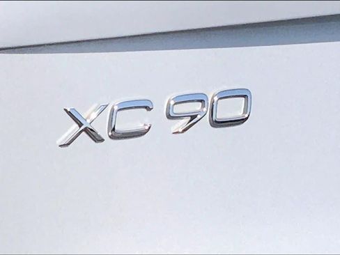 Used 2018 Volvo XC90 T5 Momentum w/ Convenience Package AWD/4WD image 10