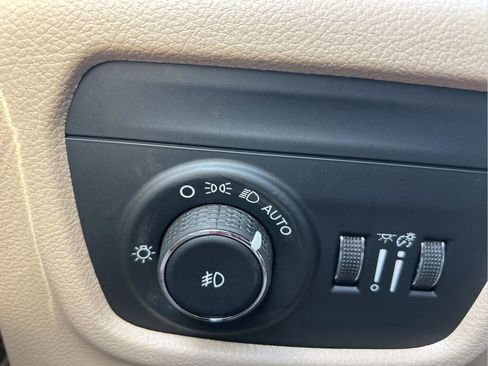 New 2026 Jeep Grand Cherokee Limited RWD image 13